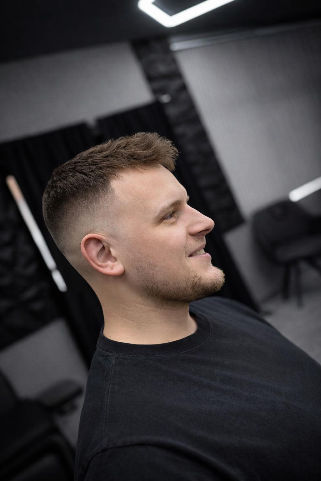 Skin fade s úpravou vousů